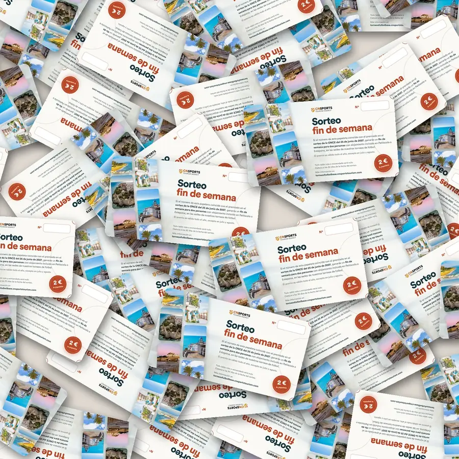 Un montón de papeletas del sorteo de un fin de semana para dos personas, a 2€ cada una